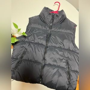 BLACK OLD NAVY PUFFER VEST